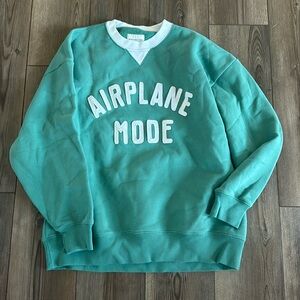 Abercrombie women’s sweatshirt airplane mode